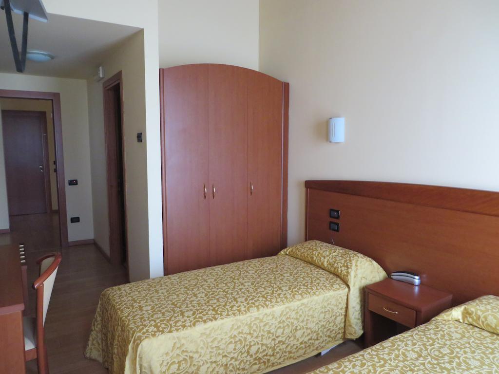 Hotel San Tomio Isola Vicentina Buitenkant foto