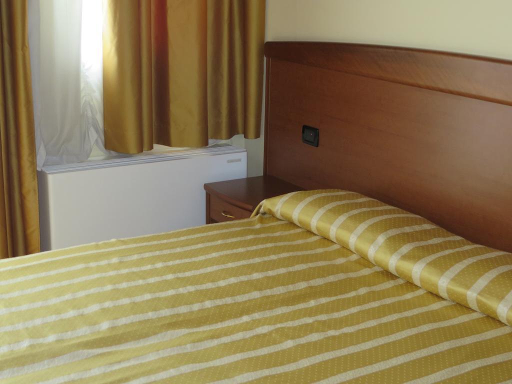 Hotel San Tomio Isola Vicentina Kamer foto