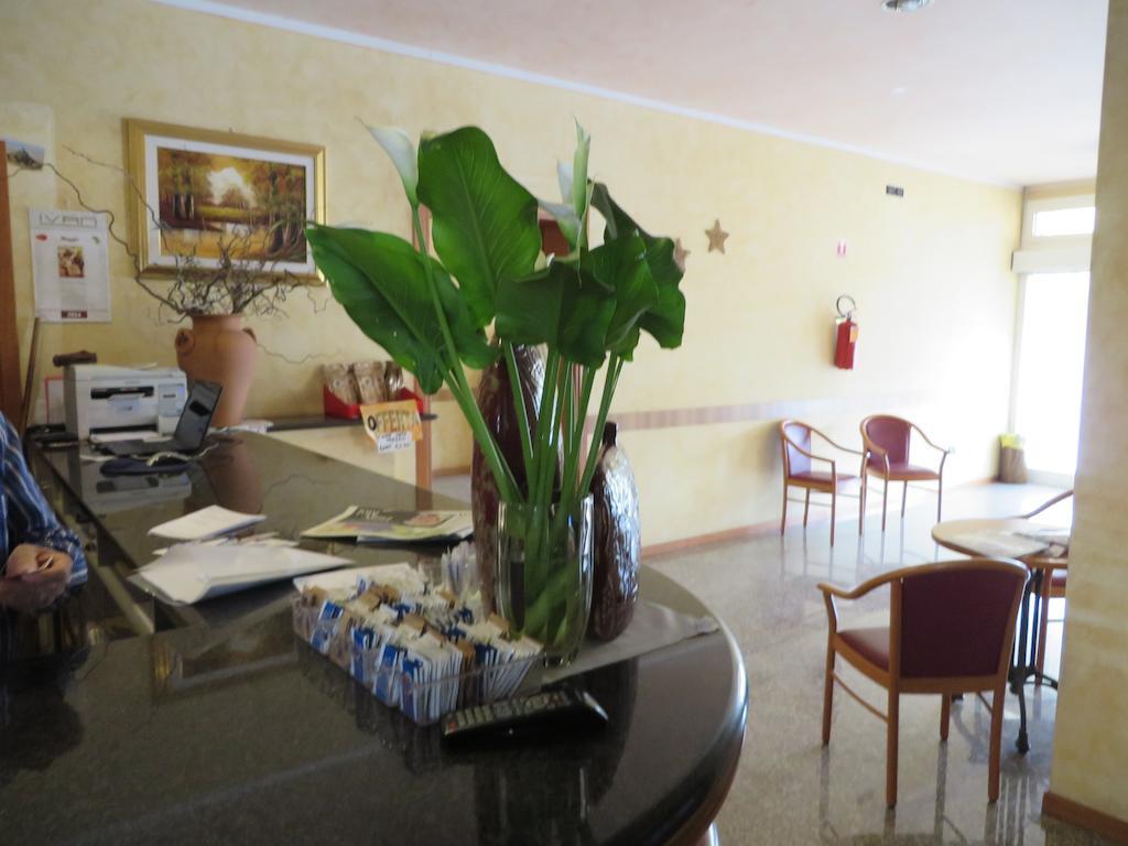 Hotel San Tomio Isola Vicentina Buitenkant foto
